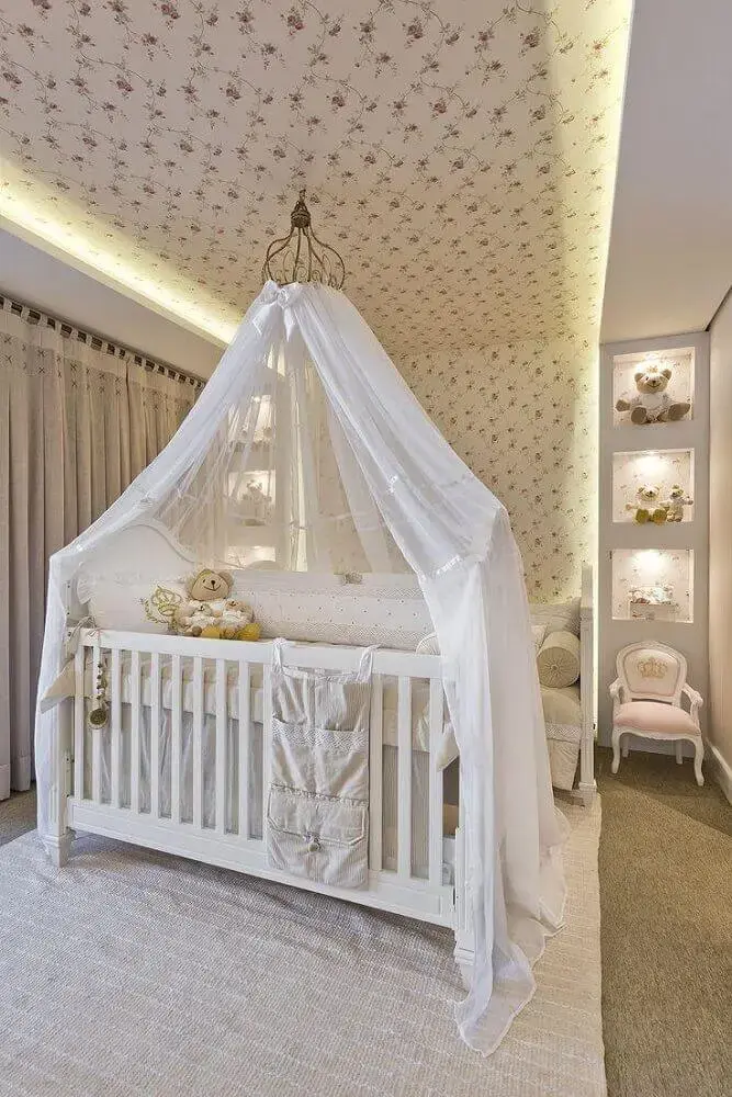 nichos para quarto de bebê com led com decoração neutra