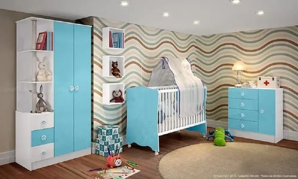 nichos para quarto de bebê com papel de parede colorido