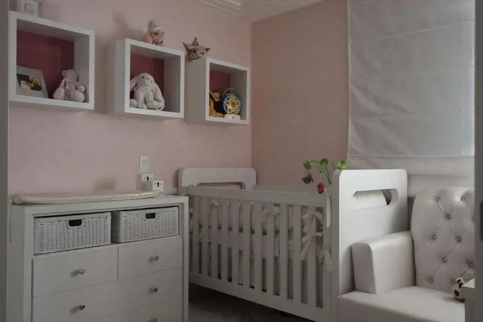 nichos para quarto de bebê - nichos quadrados brancos 