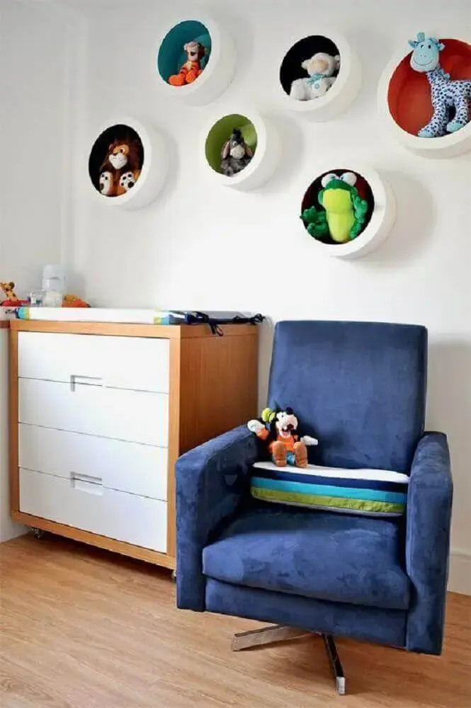 nichos para quarto de bebê pintados por dentro