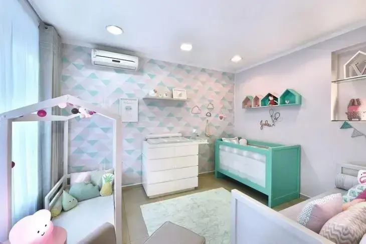 nichos para quarto de bebê - quarto com nichos turquesa 