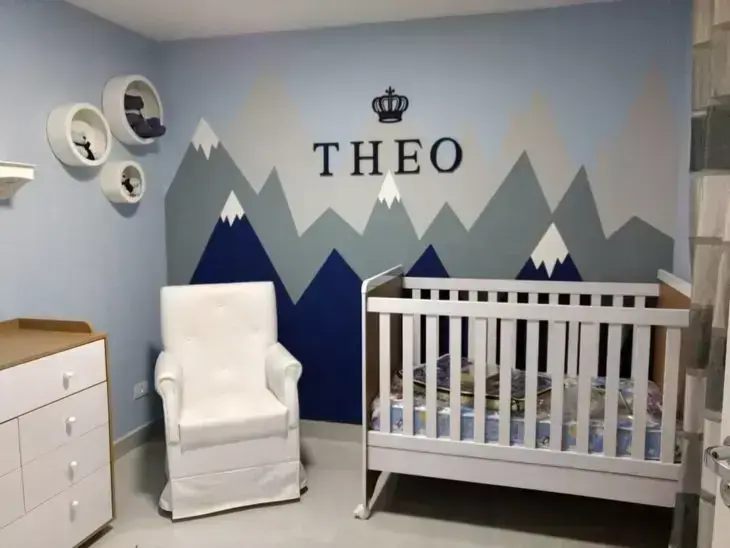 nichos para quarto de bebê - quarto com tema de montanhas 