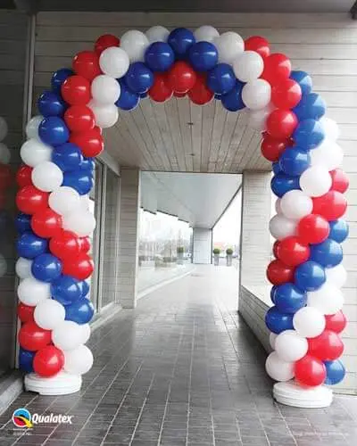 Arco de bexiga com balões branco, vermelho e azul Foto de AA Balloon