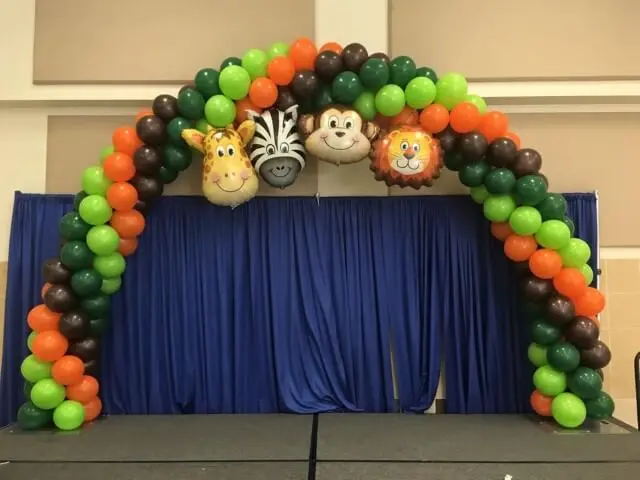 Arco de bexiga com balões de animais Foto de Utah Balloon Creations