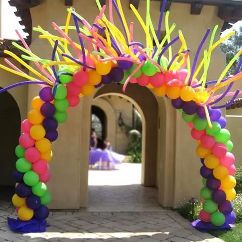 Arco de bexiga com balões palito coloridos Foto de Amazon