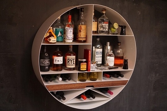 Bar de parede em formato circular para garrafas
