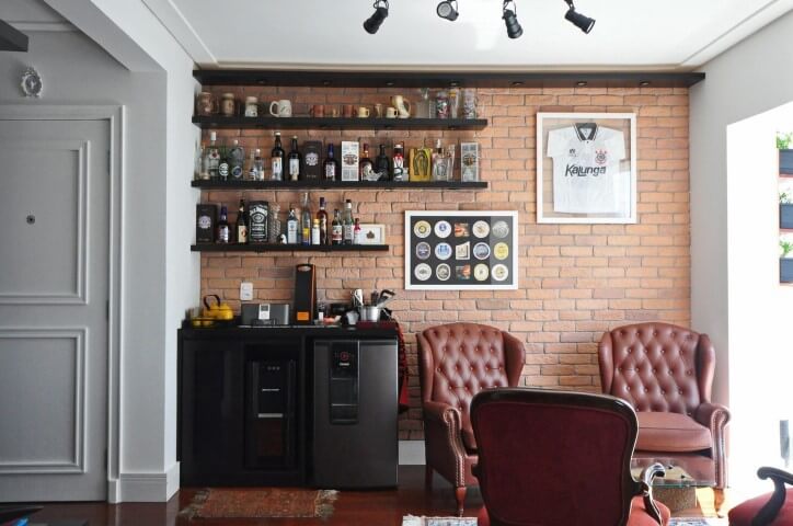 Bar de parede para sala de estar com prateleiras para as bebidas Projeto de Condecorar