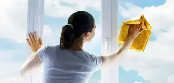 Como limpar vidros sem danificar sua superfície