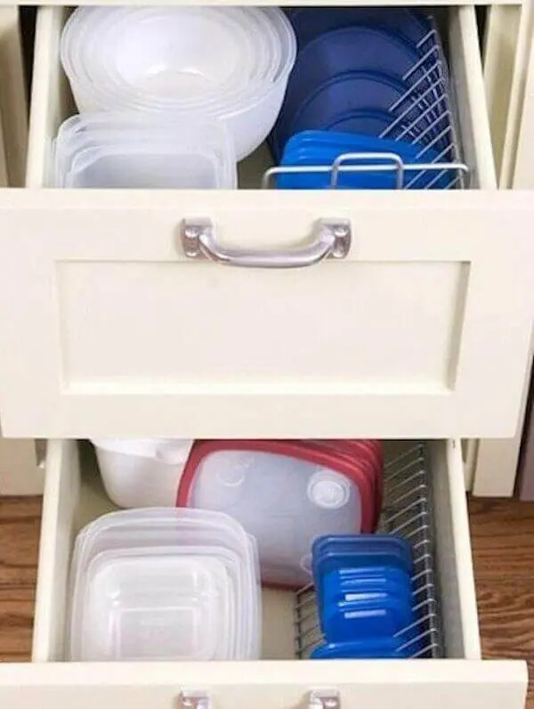Como organizar armário de cozinha gavetões