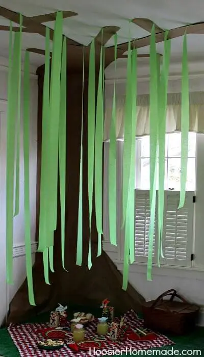 Decoração com papel crepom em árvore feita de papelão Foto de Pinterest