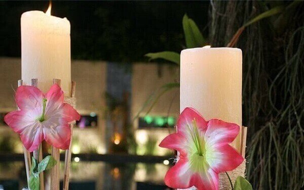 Festa havaiana com velas decorativas