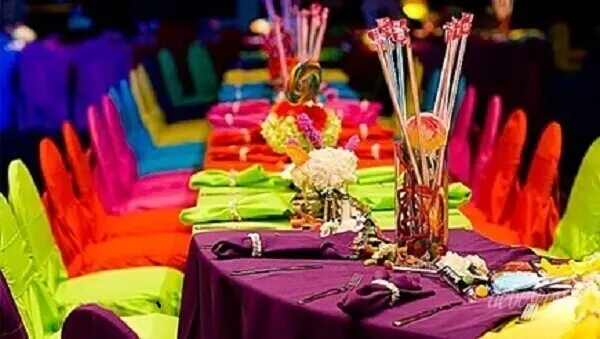 Festa neon mesa para aniversário debutante