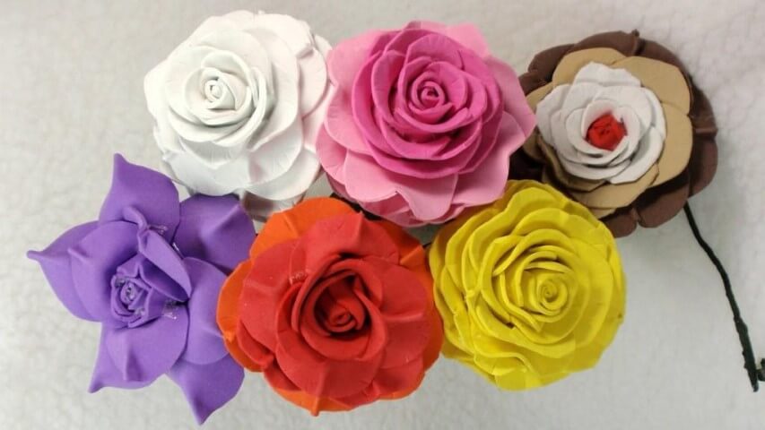 Rosas de EVA em cores diferentes