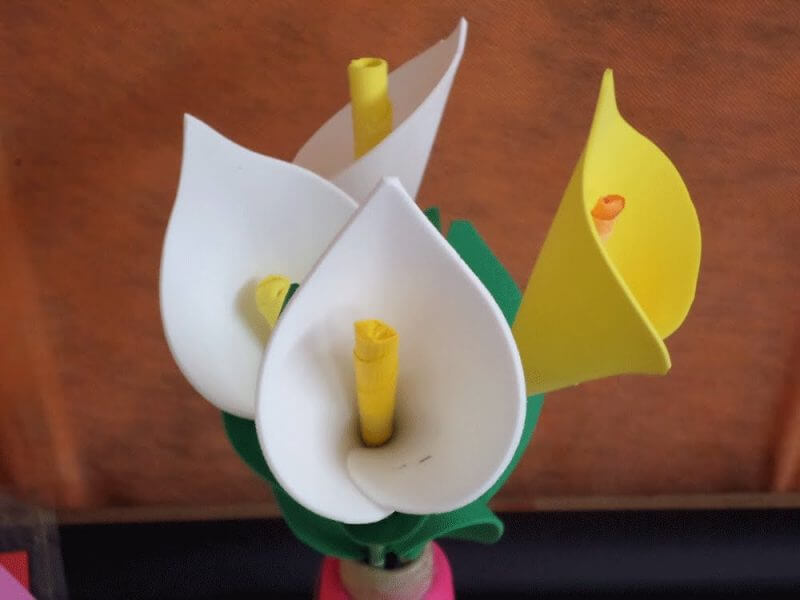 Modelos de flores de EVA em formato de copo de leite
