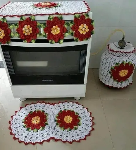 Jogo de peças com tapete de crochê para cozinha com flores grandes Foto de Viviane Arte em Crochê
