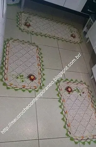 Jogo de tapete de crochê para cozinha com borda verde e flores Foto de Meu Crochê Contemporâneo