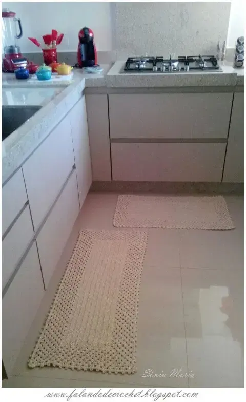 Jogo de tapete de crochê para cozinha com um pequeno e um médio Foto de Falando de Crochet