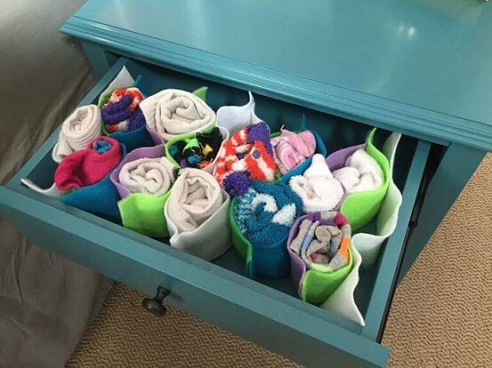 Organizador de gavetas feita de feltro colorido