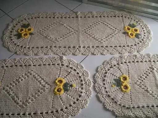 Tapete de crochê para cozinha em conjunto com flores amarelas Foto de Elo7