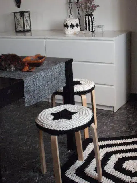 Tapete de crochê para cozinha preto e branco