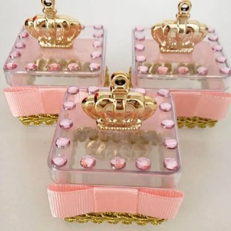 caixinha de acrílico decorada com detalhes rosa e coroa na tampa para festa de aniversário de menina Foto Cafôfu