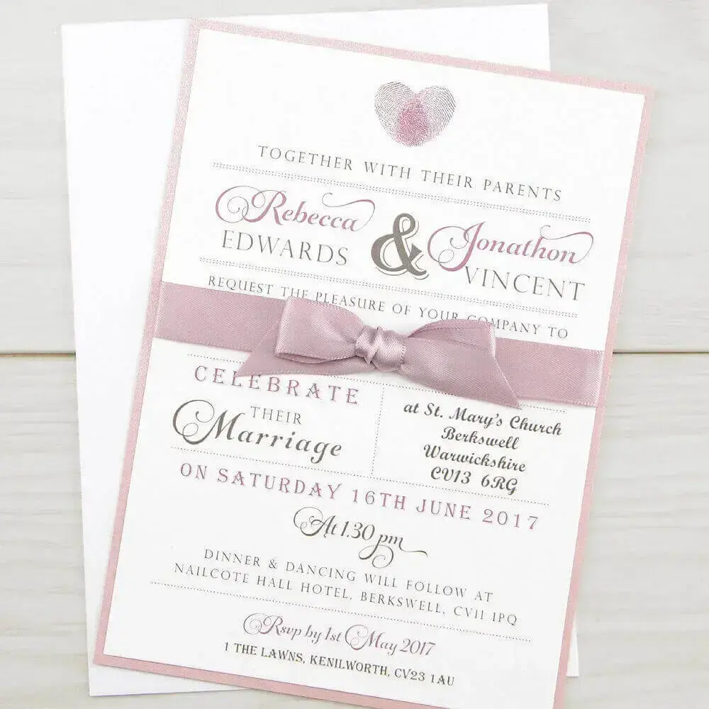 convite de casamento simples com fita de cetim lilás