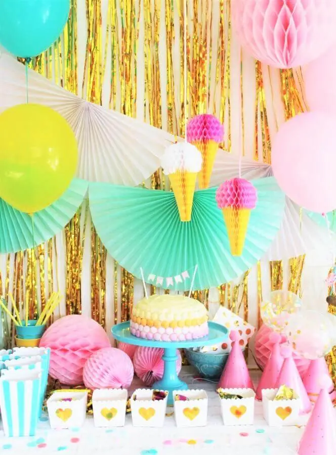 decoração colorida para festa de 15 anos com tema sorvete 