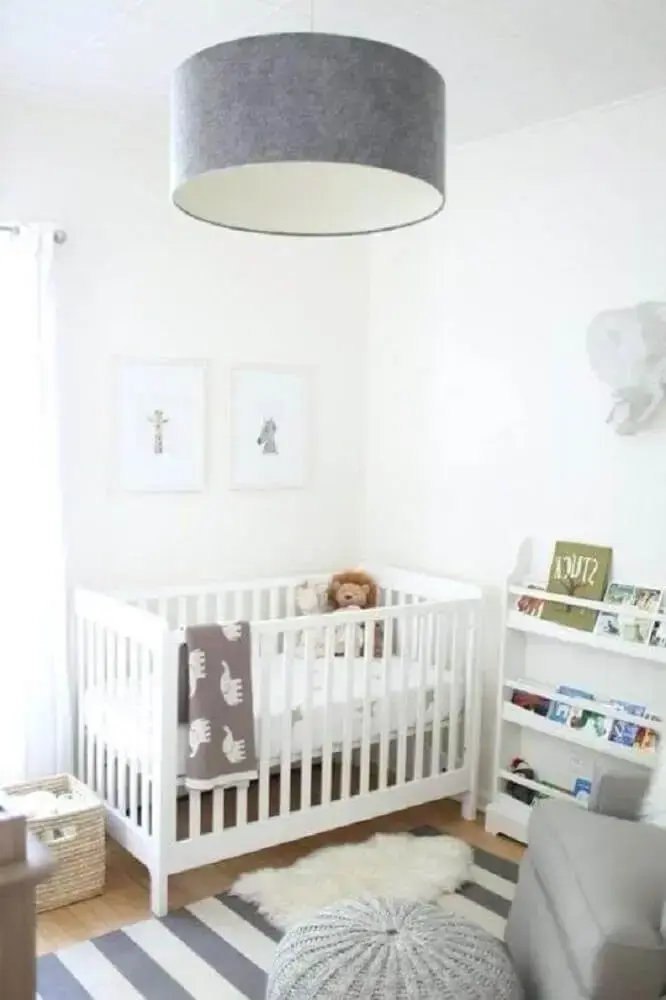 decoração com cinza e branco para quarto de bebê simples e pequeno Foto Lavictorienne