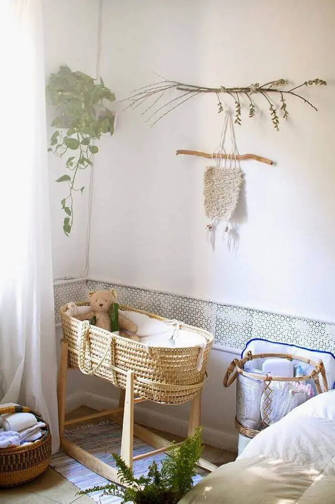 decoração com móveis de vime para quarto de bebê com berço de vime Foto LaTonya Yvette