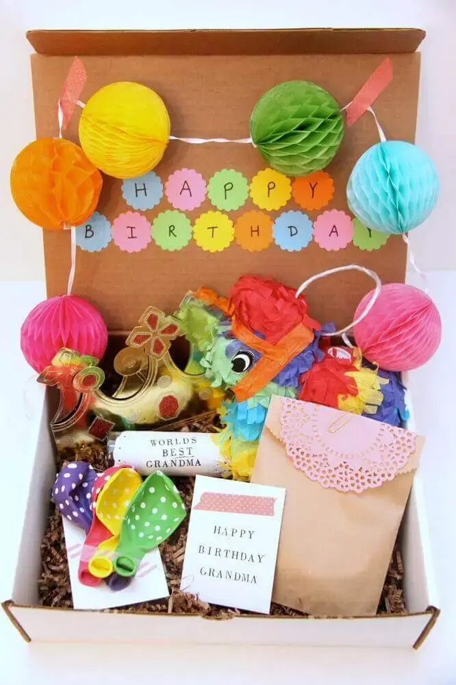 decoração divertida e colorida para festa na caixa infantil 