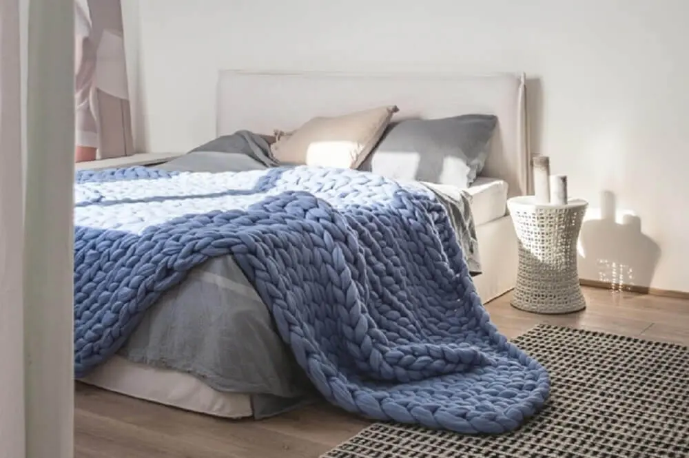 decoração hygge para quarto com tricô gigante sobre a cama Foto Pinterest