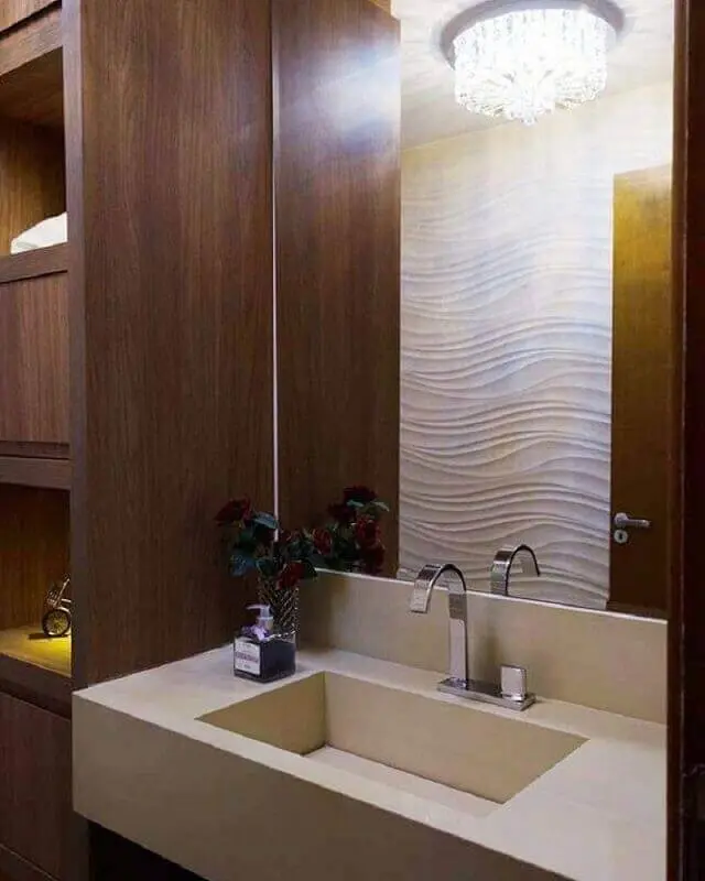 decoração para banheiro com pia esculpida em granito e armário de madeira Foto Villa Arquitetura DF