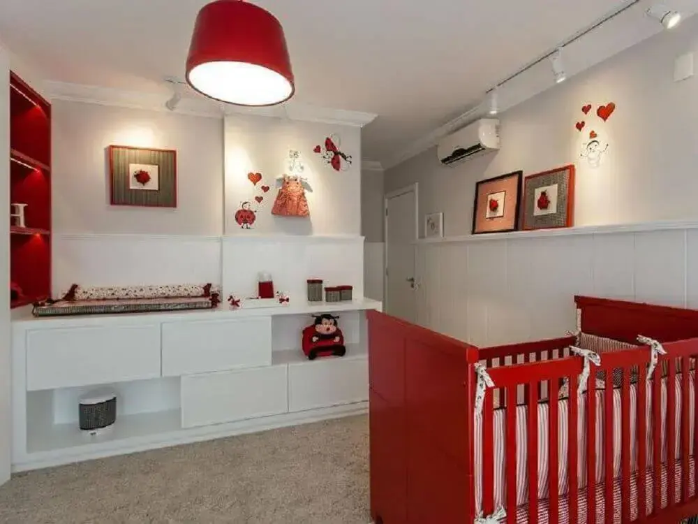 decoração para quarto vermelho e branco de bebê Foto Juliana Pippi