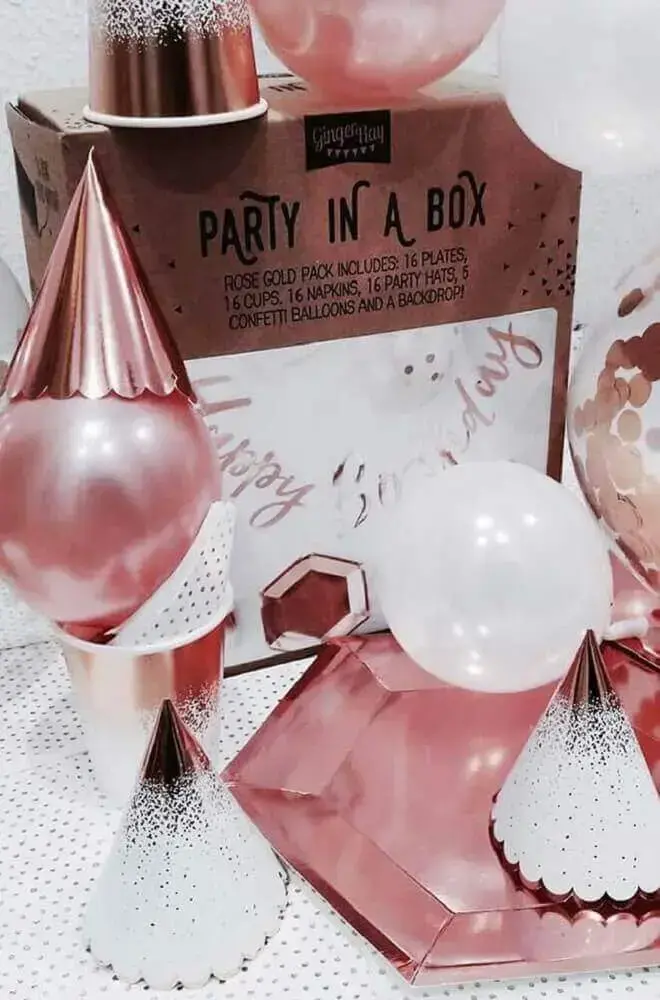 Inspiração de festa na caixa para amiga - Foto: Home Decoo 