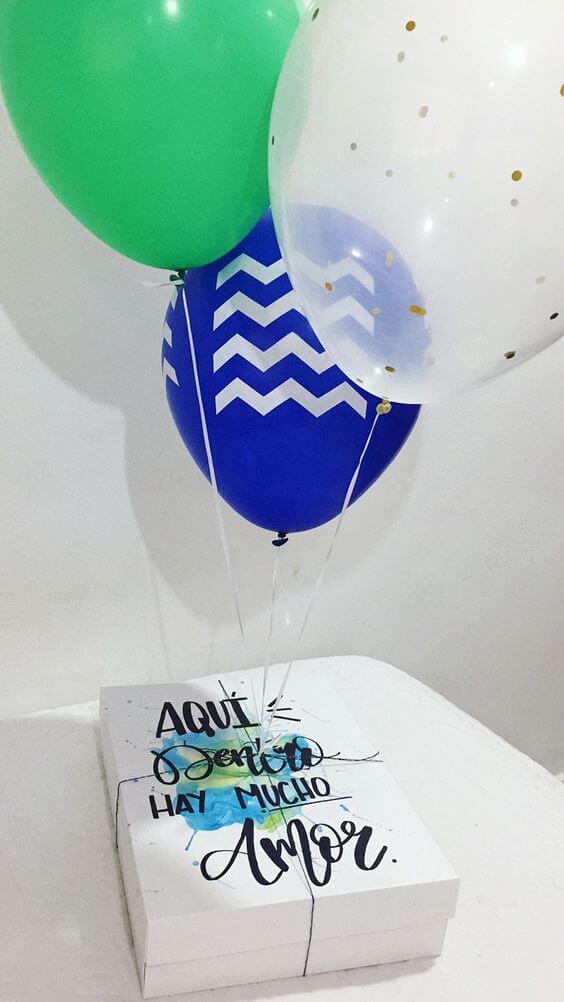 Festa na caixa com balões