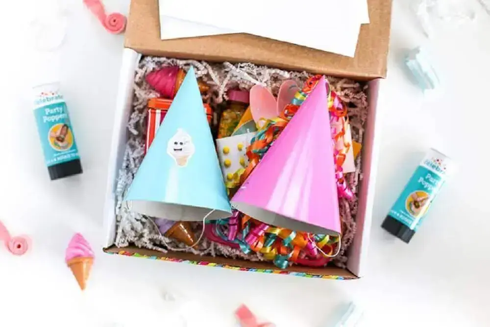 festa na caixa simples de feliz aniversário - Foto Pinterest