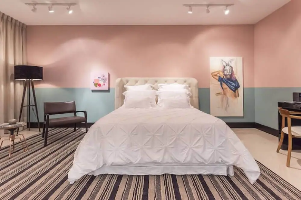 modelo de cabeceira de cama capitonê para quarto decorado em tons de rosa e cinza- Foto Jean Felix
