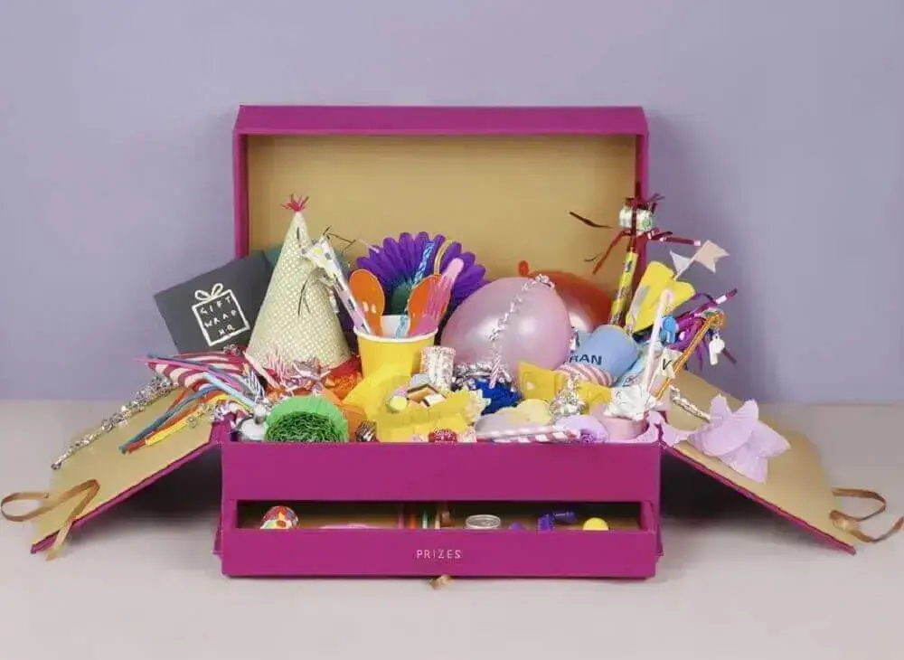 party model in the children's birthday box - Photo Celebrations Cake Decorating