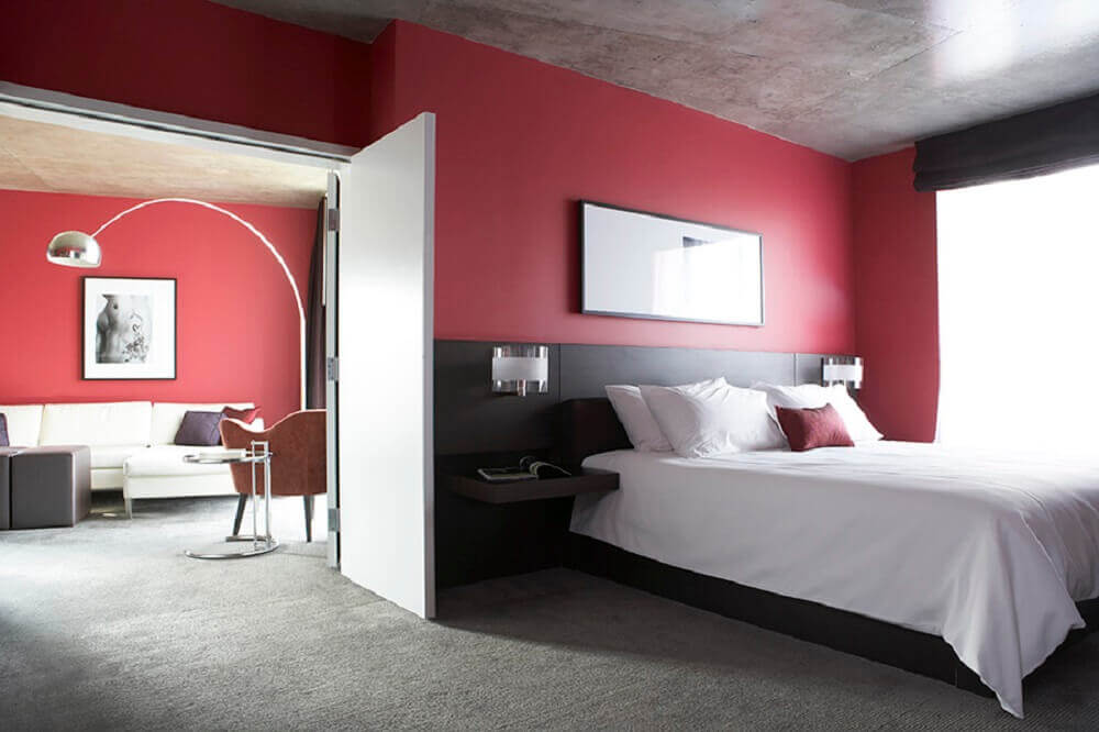 quarto com parede vermelha e preta - Foto yandex
