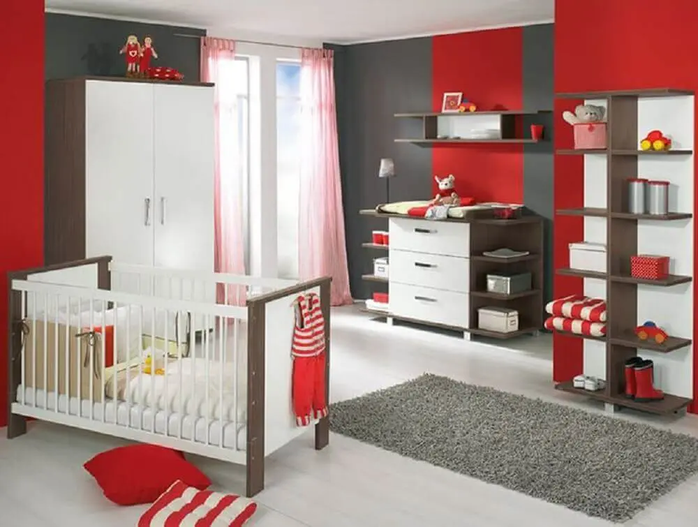 quarto de bebê vermelho e cinza - Foto Pinterest