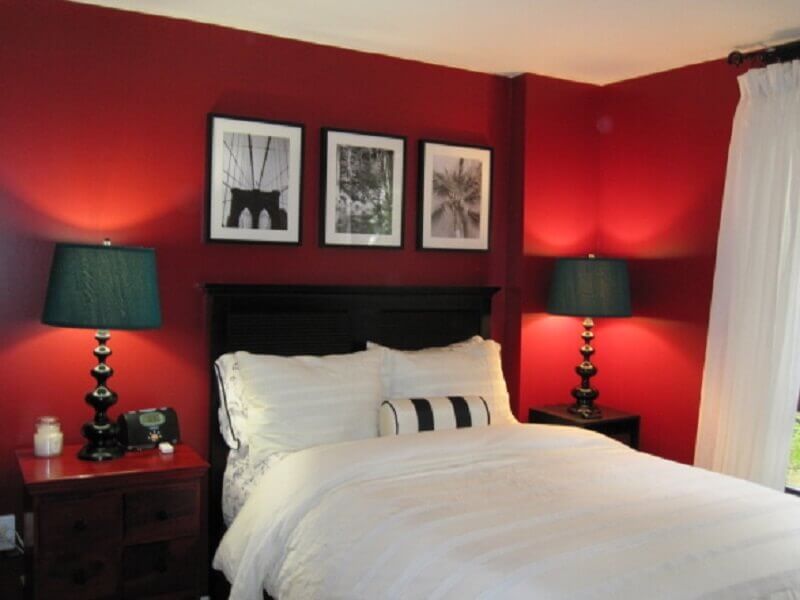 quarto de casal com parede vermelha - Foto Home Decor & Renovation Ideas