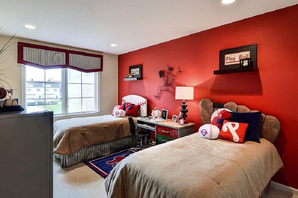 quarto de solteiro com parede vermelha - Foto apafoz