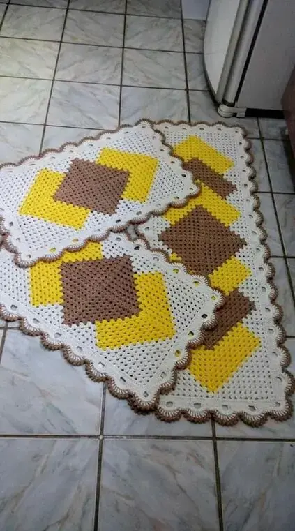 tapete de crochê para cozinha - tapetes amarelos e marrons 