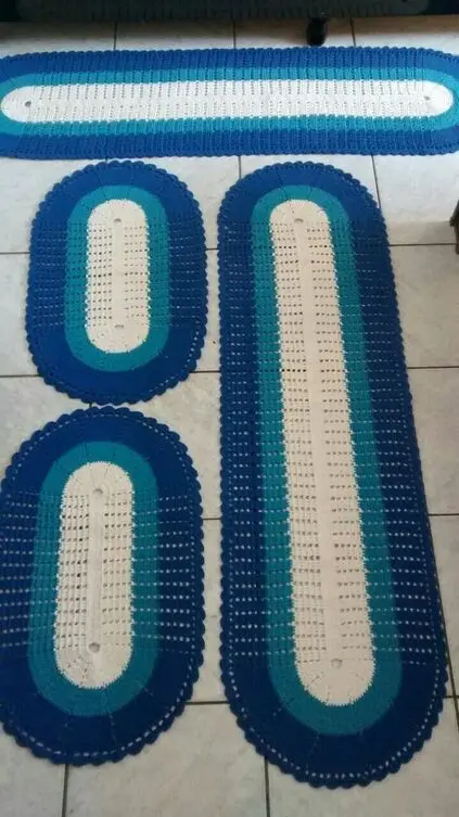 tapete de crochê para cozinha - tapetes azuis listrados 