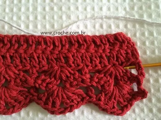 Bico de crochê vermelho