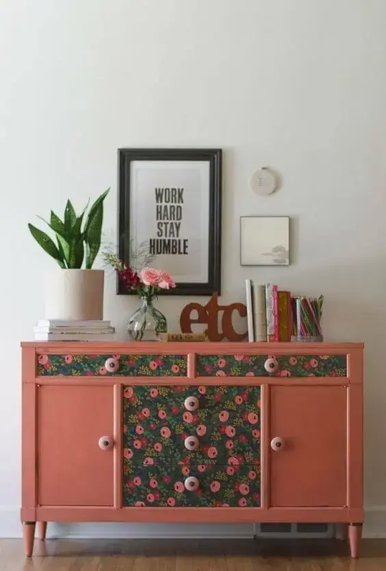 Buffet rosa com estampa florida móveis usados Foto de Reciclar e Decorar