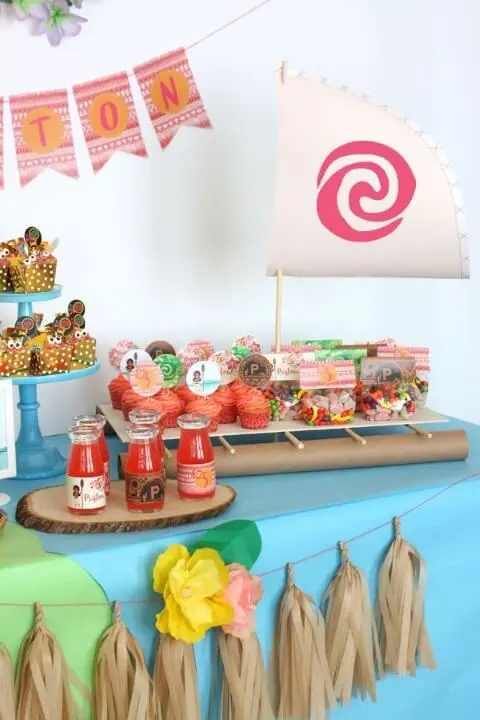 Cupcakes temáticos em festa Moana Foto de Pinterest
