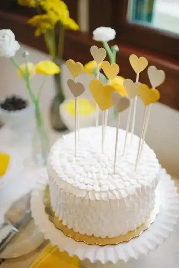 Engagement decoration with cake and yellow hearts