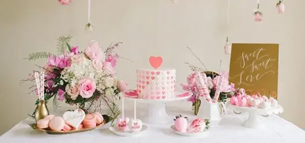Engagement table for cake decoration