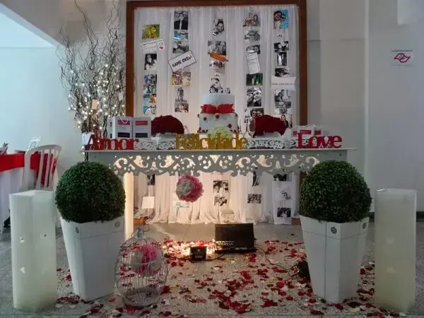 Simple and beautiful engagement decoration